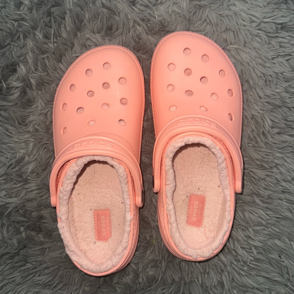 fuzzy pink crocs